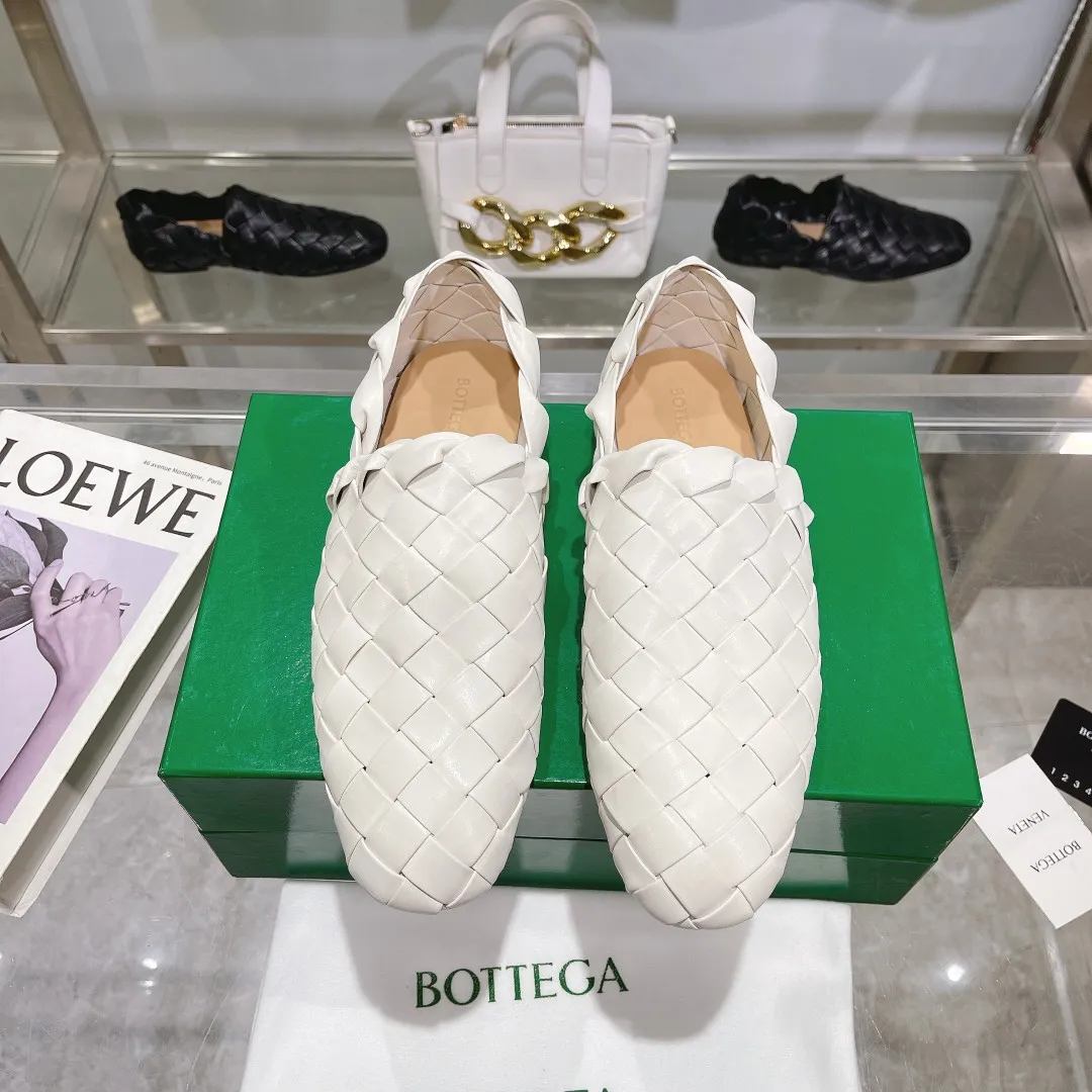 [BV] Top P: 760💰Size for couples: 35-44 (Female, 40, 41, Male 38, 45, custom-made, non-returnable) (Bottega Veneta) Genuine leather outsole, classic woven beanie shoes, two-wear heel set Blessed are the little feet👣👣Comfortable casual shoes that can be worn all year round, made of imported first-layer sheepskin➕fine-quality sheepskin leather, imported sheepskin lining, luxury genuine leather outsole [rose][rose], Bottega Veneta is an Italian luxury brand. Made using traditional Italian leather craftsmanship.